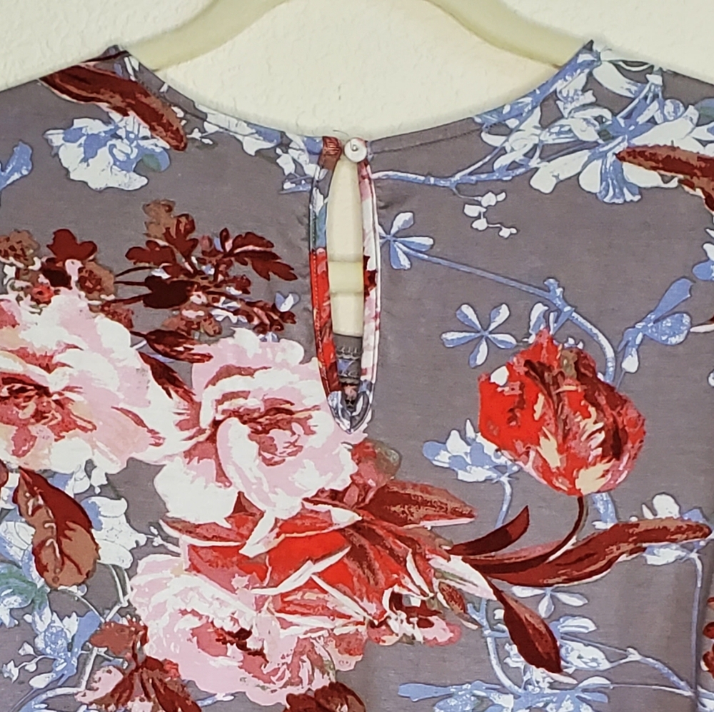 Daniel Rainn Floral Top - Picture 4 of 7